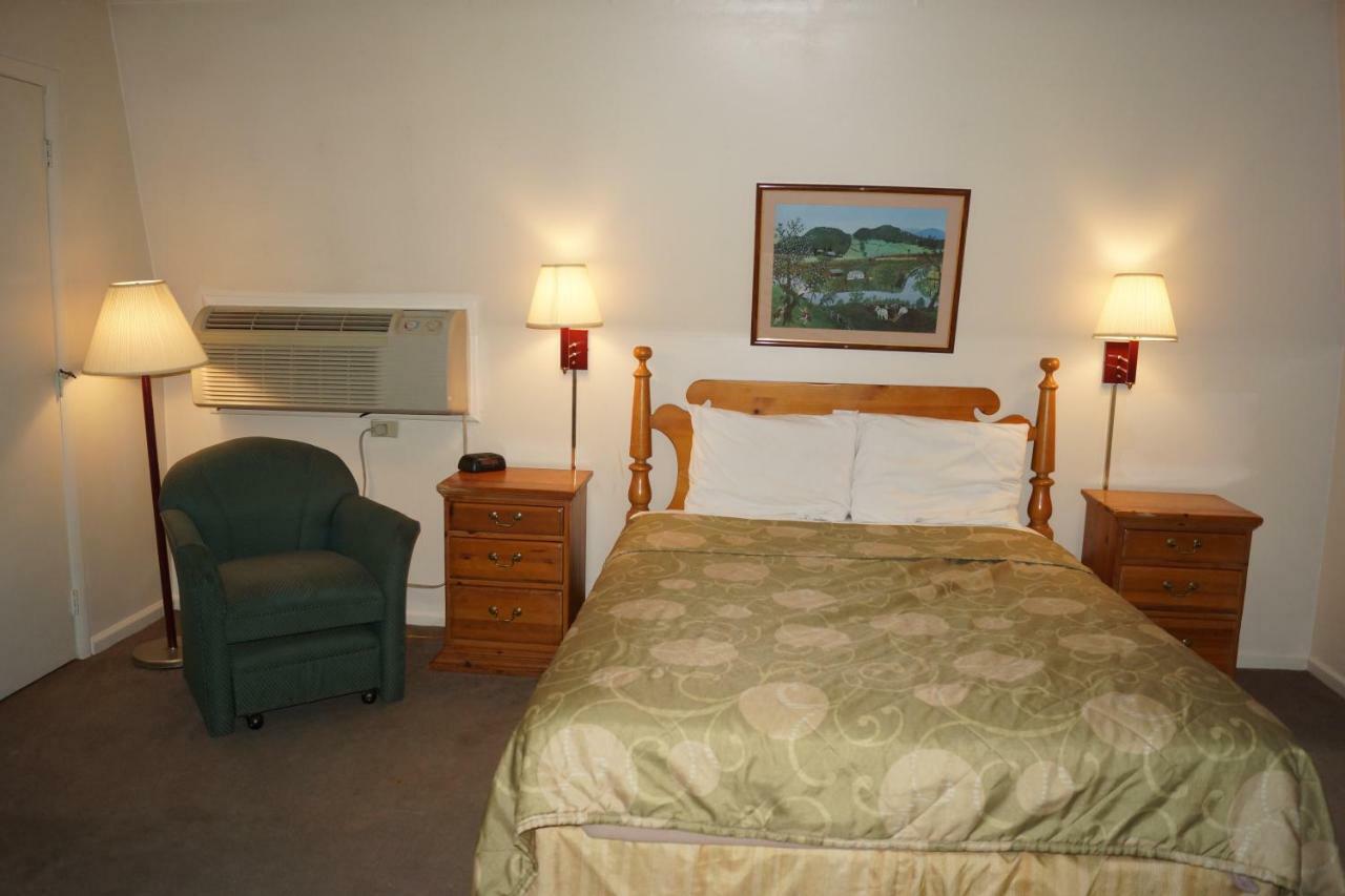 Country Squire Inn And Suites Coshocton Εξωτερικό φωτογραφία